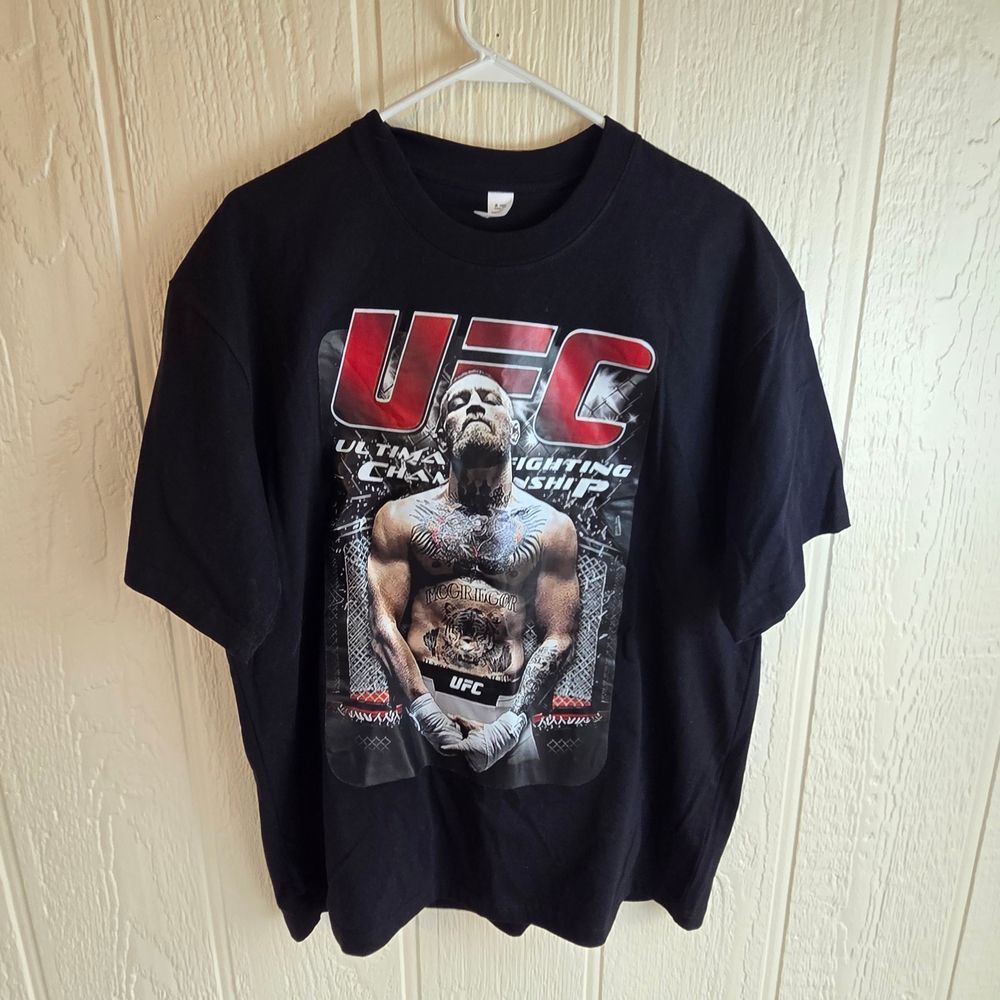 Men's UFC Black and Red Graphic Tee, Size XL